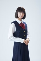 川津明日香扮する巽由華。