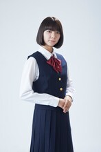 川津明日香扮する巽由華。