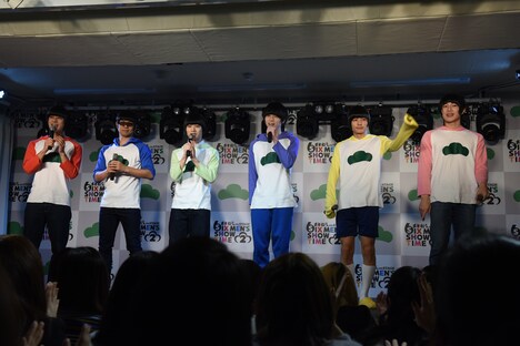 舞台「おそ松さん on STAGE ～SIX MEN’S SHOW TIME 2～」公開記者会見の様子。