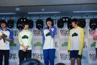 記者会見の様子。