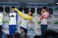 記者会見の様子。