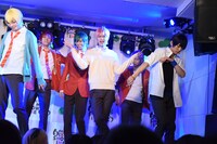 「Forever 6ock You」のミニライブ。