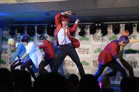 「Forever 6ock You」のミニライブ。