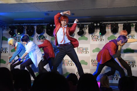 「Forever 6ock You」のミニライブ。