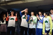 ソロで歌を歌い出した柏木佑介。