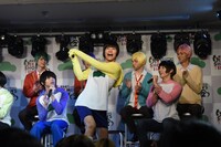 記者会見の様子。