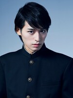 高本学扮する辺見外男。