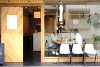 DAILY COFFEE STANDの店内。