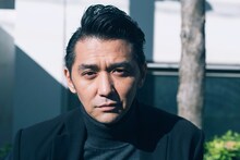 村上淳扮する清水浩司。