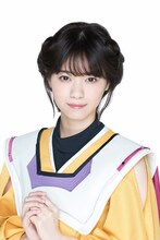 西野七瀬扮する天野アイ。