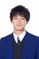 野村周平扮する弄内翔。