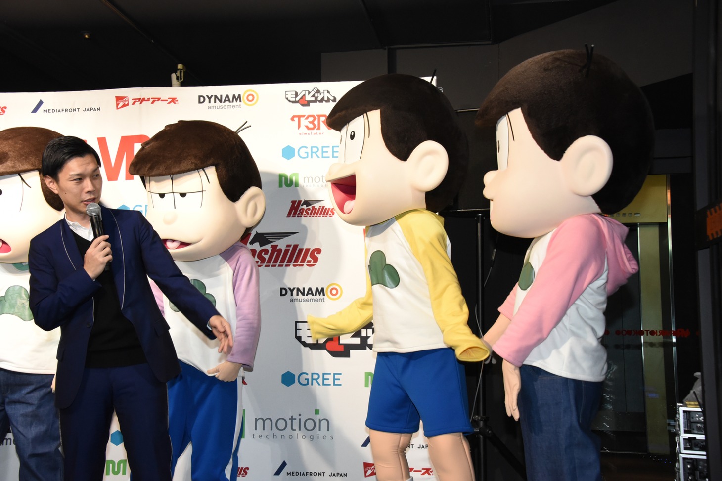 鈴木奈々への「おそ松クイズ」の様子。