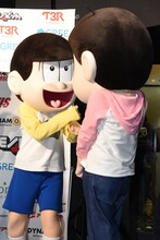 鈴木奈々への「おそ松クイズ」の様子。