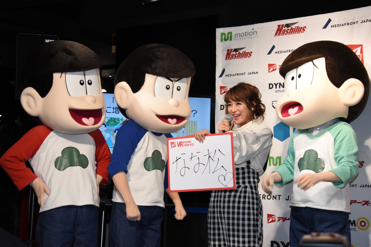 鈴木奈々への「おそ松クイズ」の様子。
