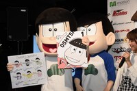 「おそ松さん」の告知をするおそ松。