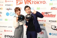 「VR PARK TOKYO IKEBUKURO」オープン記念のVR説明会の様子。