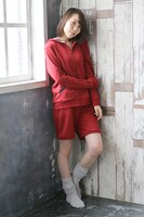 クラウス・V・ラインヘルツモデルのルームウェア着用例。