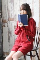 クラウス・V・ラインヘルツモデルのルームウェア着用例。