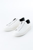 ザップ・レンフロモデルのスニーカー。