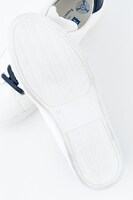 レオナルド・ウォッチモデルのスニーカー。