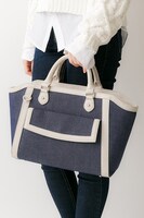 レオナルド・ウォッチモデルのバッグ着用例。