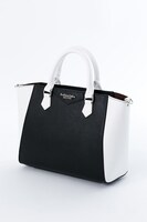 ザップ・レンフロモデルのバッグ。