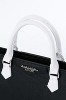 ザップ・レンフロモデルのバッグ。