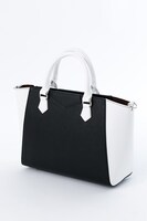 ザップ・レンフロモデルのバッグ。