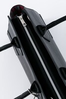 クラウス・V・ラインヘルツモデルのバッグ。