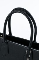 クラウス・V・ラインヘルツモデルのバッグ。