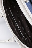 レオナルド・ウォッチモデルのバッグ。