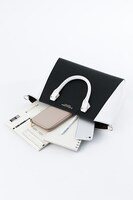 ザップ・レンフロモデルのバッグ。