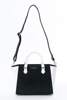 ザップ・レンフロモデルのバッグ。