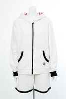 ザップ・レンフロモデルのルームウェア。