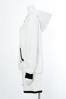 ザップ・レンフロモデルのルームウェア。