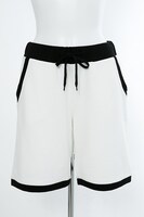 ザップ・レンフロモデルのルームウェア。