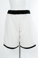 ザップ・レンフロモデルのルームウェア。