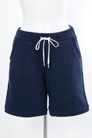 レオナルド・ウォッチモデルのルームウェア。