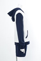 レオナルド・ウォッチモデルのルームウェア。