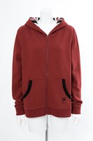 クラウス・V・ラインヘルツモデルのルームウェア。