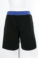 スティーブン・A・スターフェイズモデルのルームウェア。