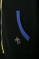 スティーブン・A・スターフェイズモデルのルームウェア。