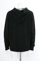 スティーブン・A・スターフェイズモデルのルームウェア。