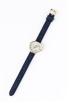 レオナルド・ウォッチモデルの腕時計。