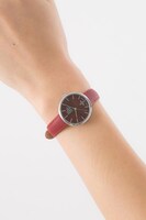 クラウス・V・ラインヘルツモデルの腕時計の着用例。