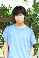 黒野玄武役の深町寿成。