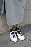 レオナルド・ウォッチモデルのスニーカー着用例。