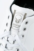 ザップ・レンフロモデルのスニーカー。