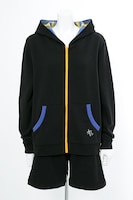 スティーブン・A・スターフェイズモデルのルームウェア。