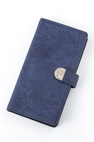 ギルバート＝ナイトレイモデルの手帳型スマホケース。